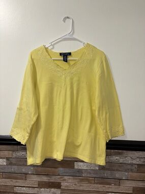 Denim & Co women's yellow V-neck top Size Large